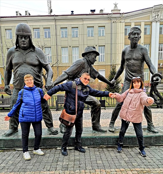 154-Памятник Леониду Гайдаю и его героям